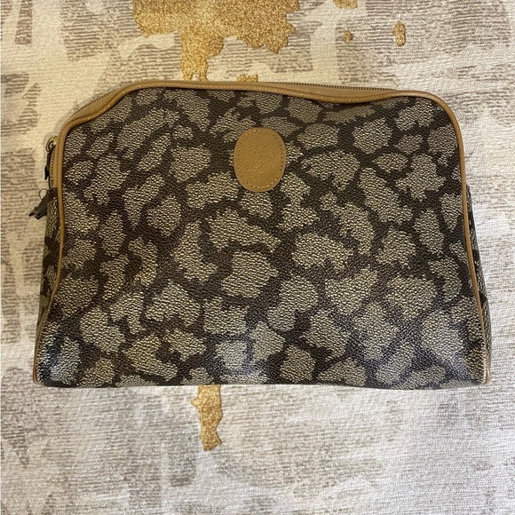 Yves Saint Laurent Giraffe Print Clutch - Picture 1 of 6
